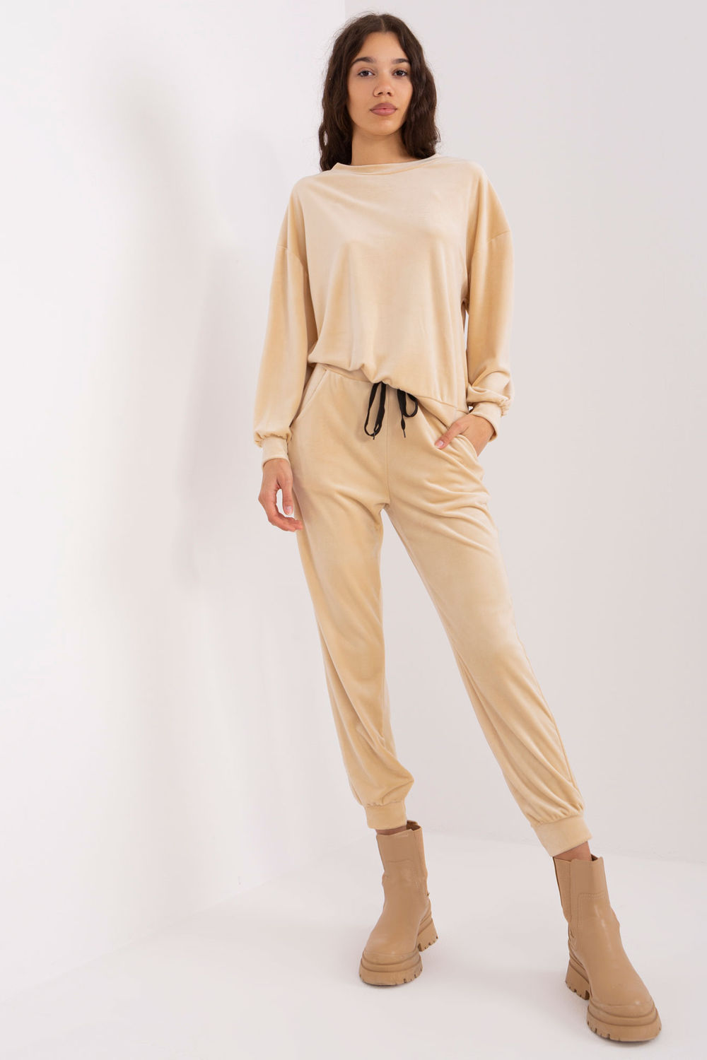 1013984 Set model 191740 Italy Moda