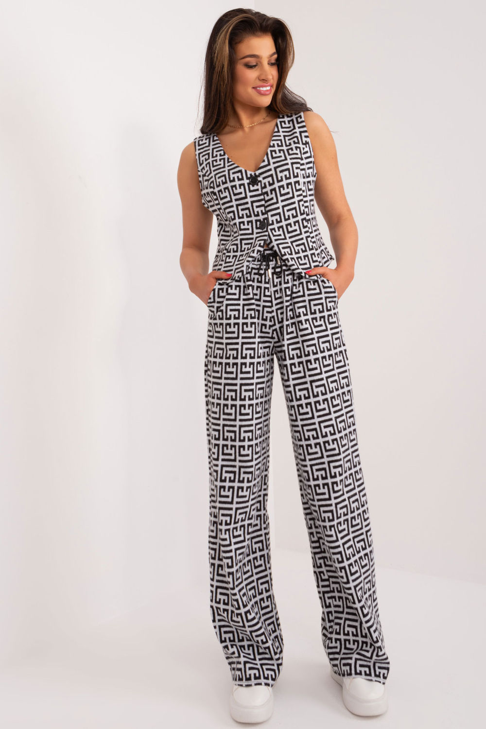 1016147 Women trousers model 192508 Lakerta