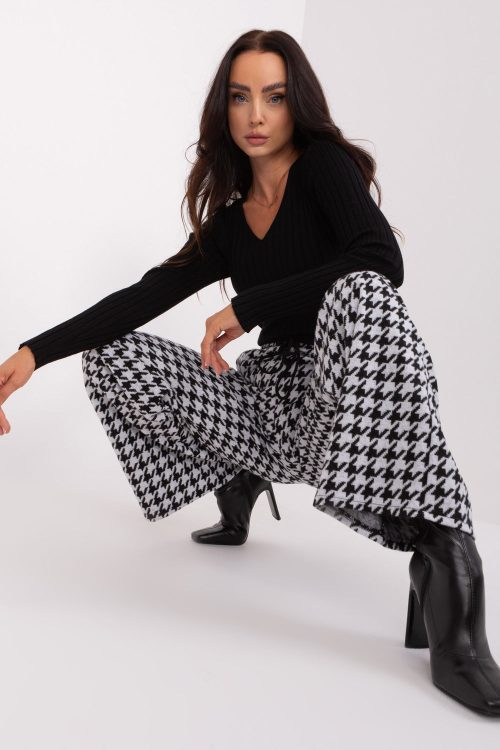 1018101 Women trousers model 193133 Lakerta