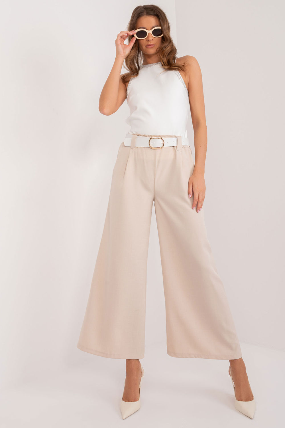 1027462 Women trousers model 196220 Italy Moda