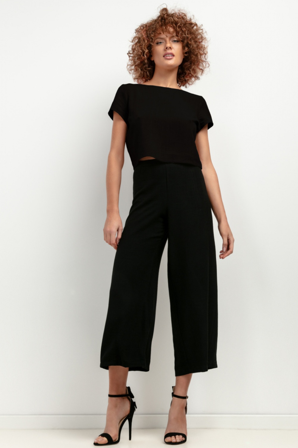 1034511 Women trousers model 198549 Tessita