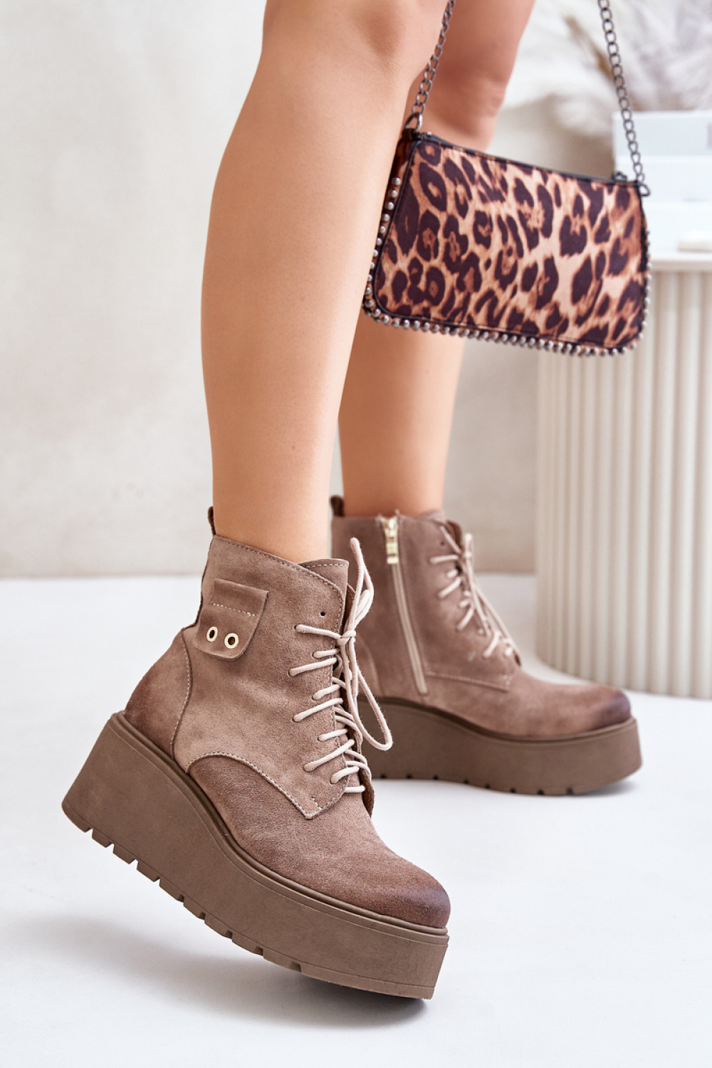 1042046 Platform boots model 201171 Step in style