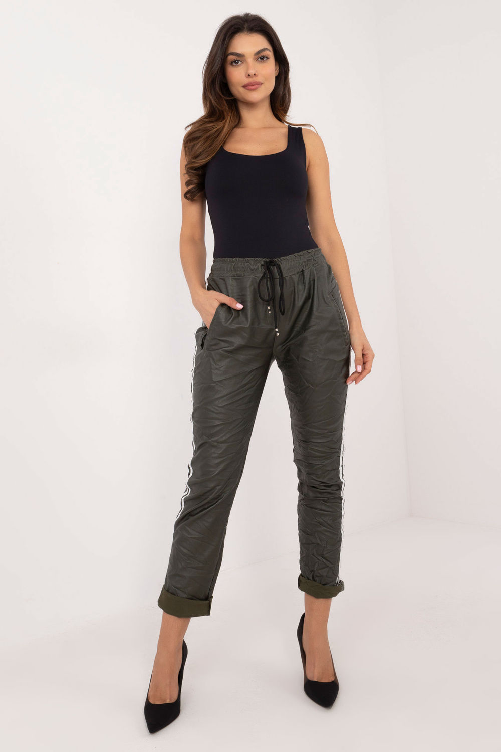 1045868 Women trousers model 202424 Italy Moda