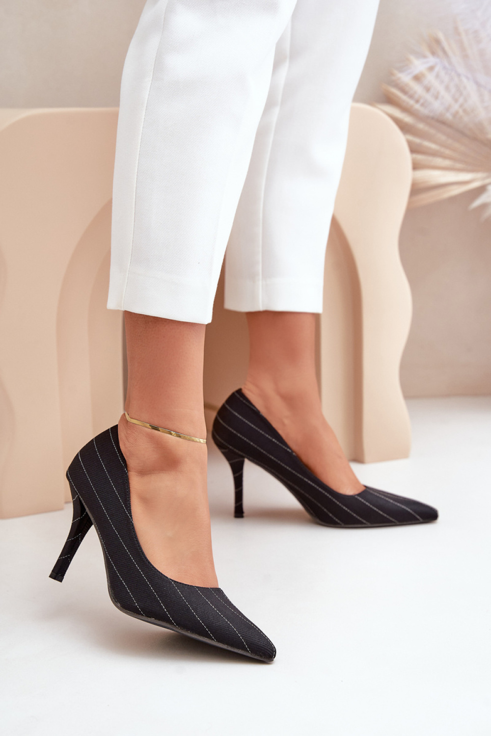1049275 High heels model 203544 Step in style