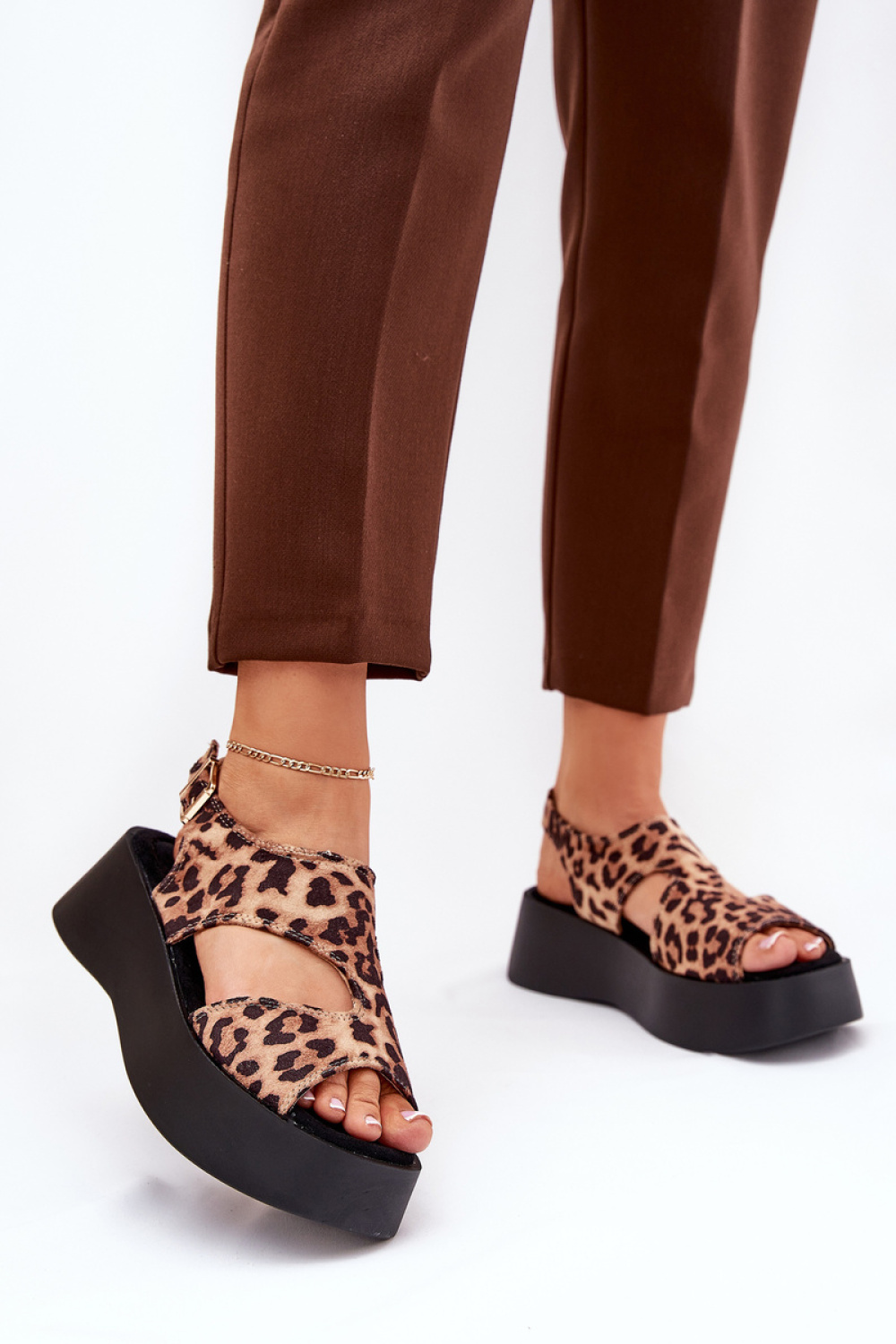 1068297 Buskin model 209901 Step in style