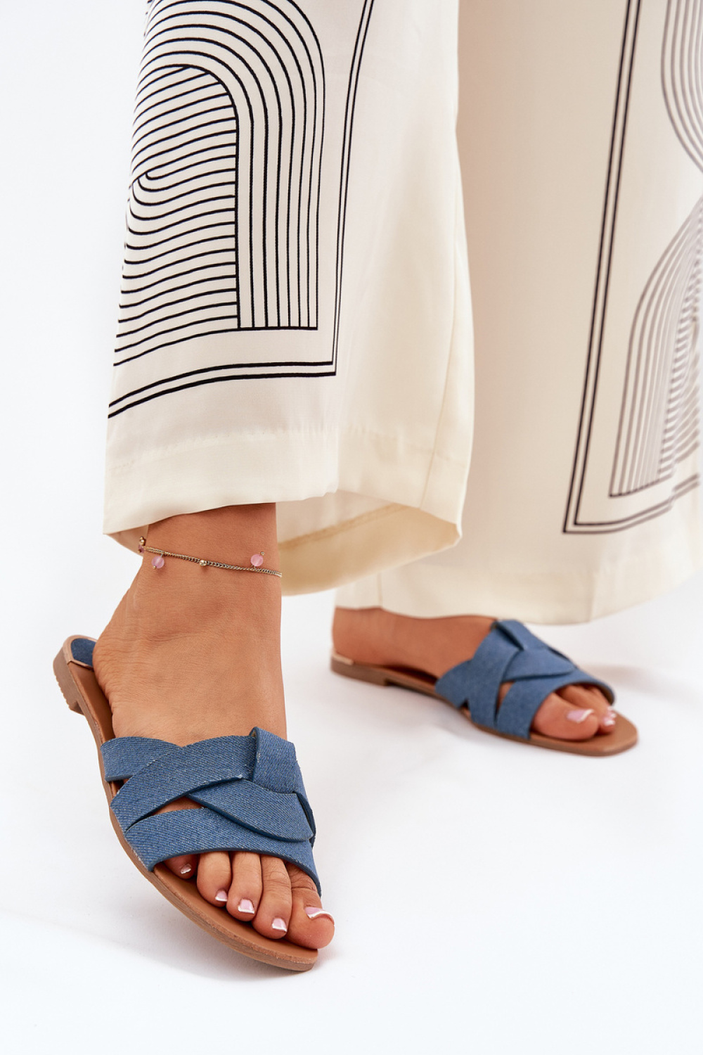 1068405 Flip-flops model 209937 Step in style