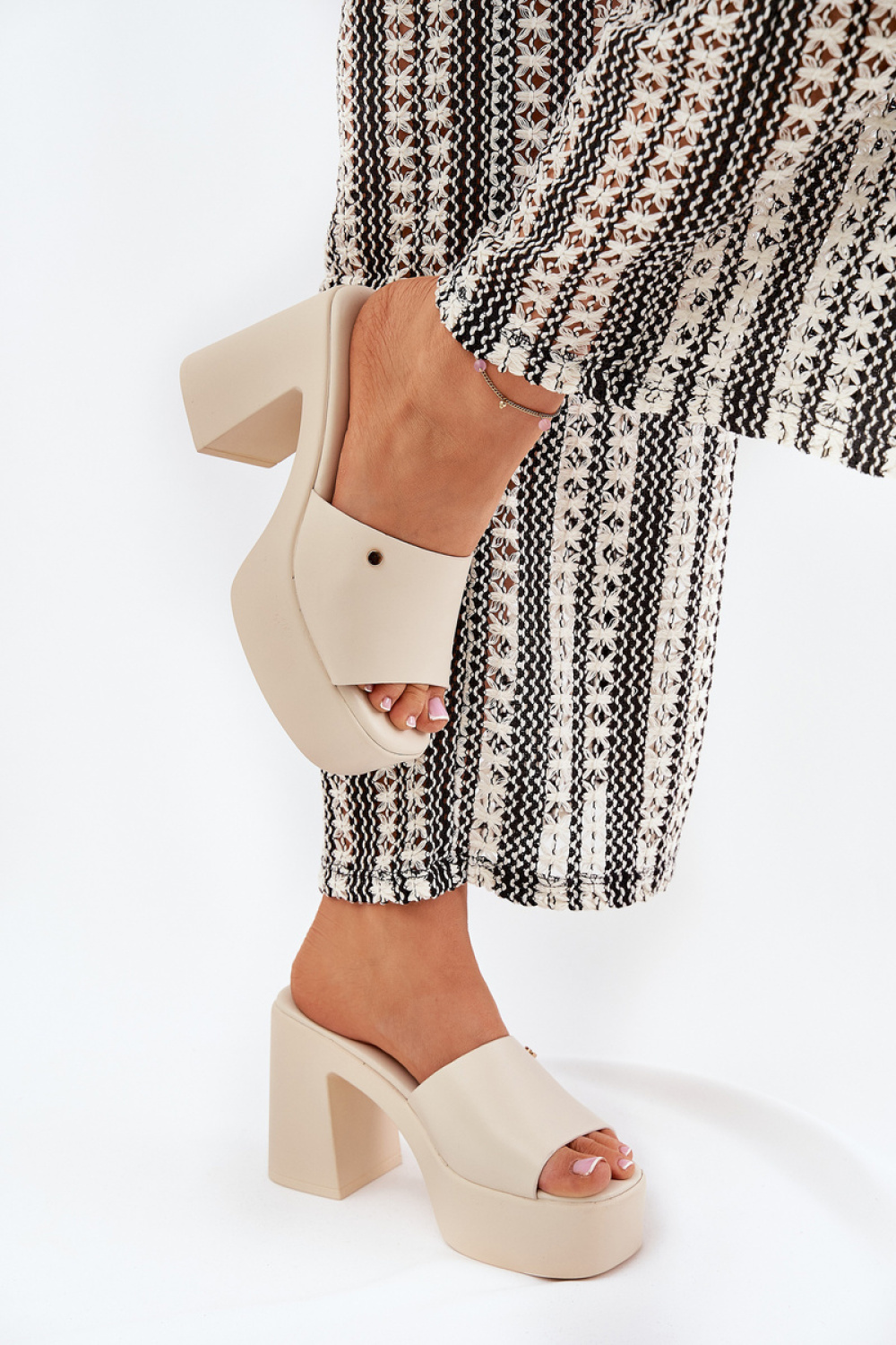 Heeled sandals model 209943 Step in style
