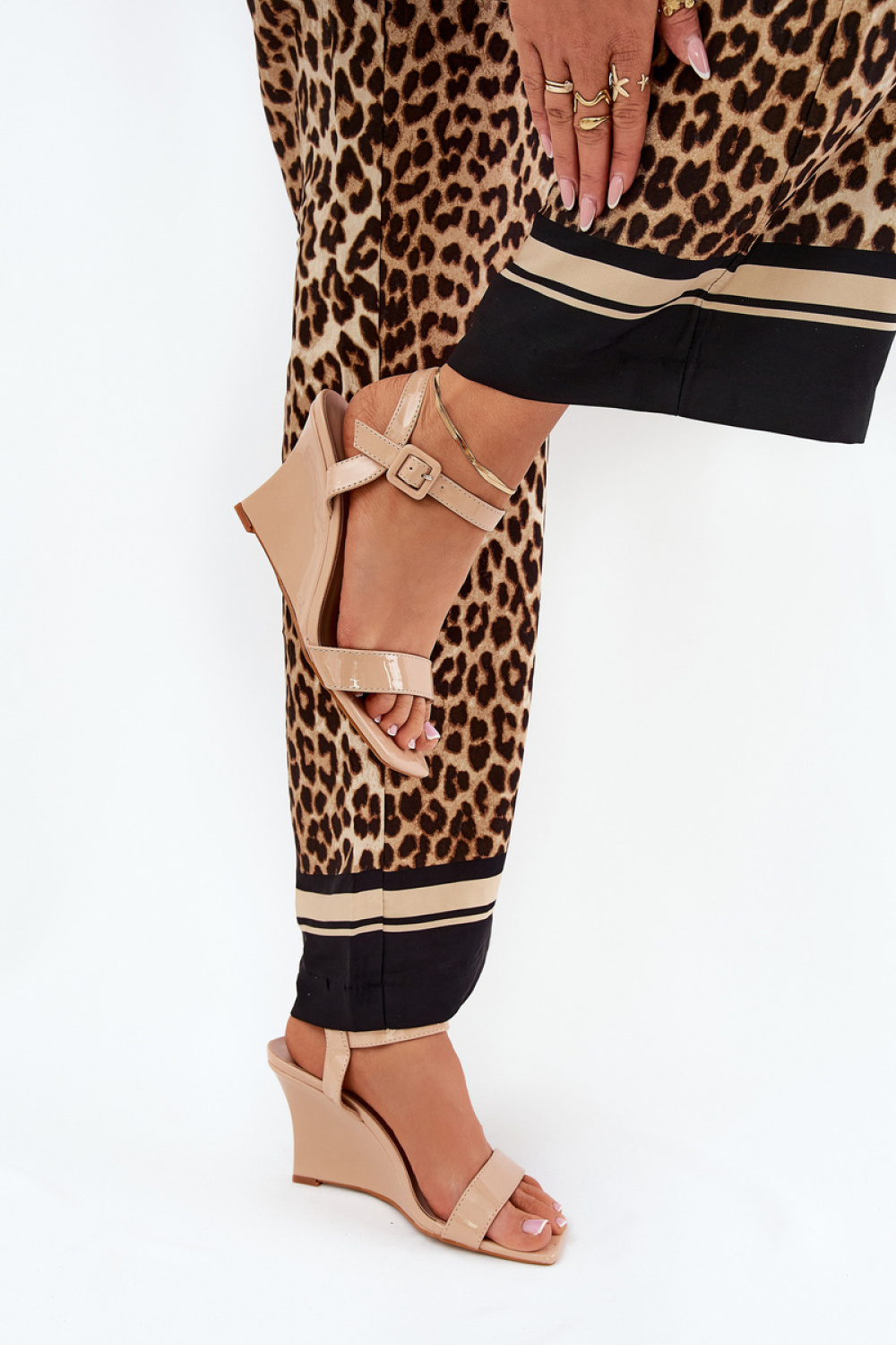 1071444 Buskin model 210797 Step in style
