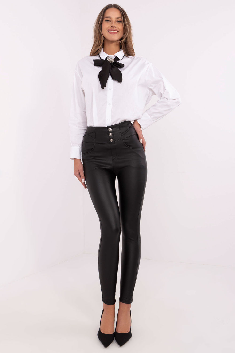 1072623 Women trousers model 211187 NM
