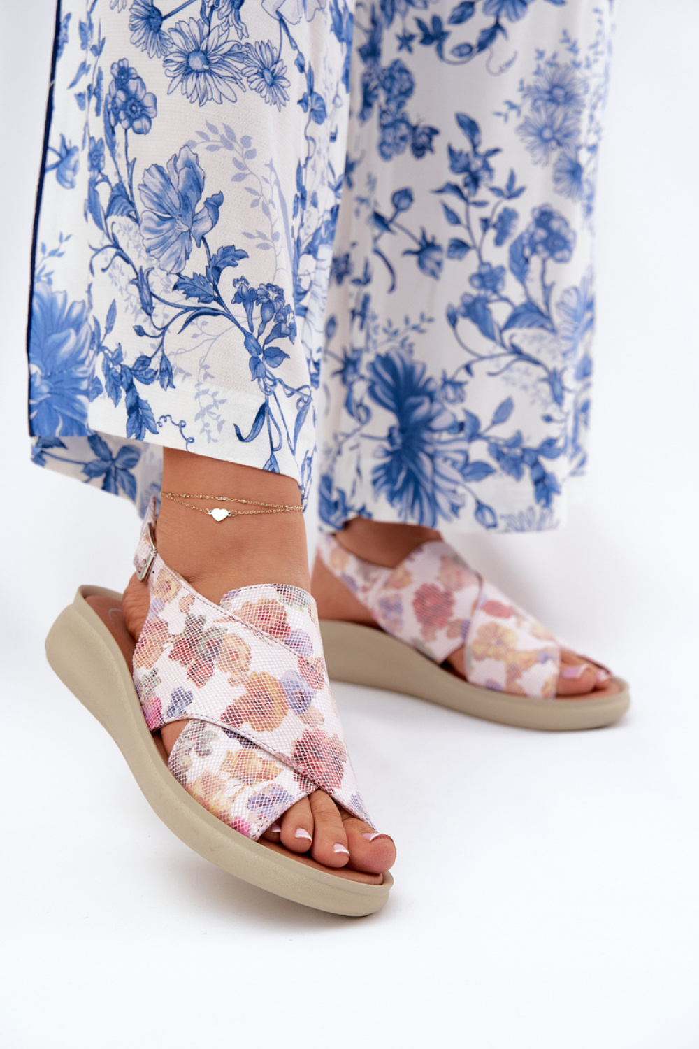 1073154 Buskin model 211361 Step in style