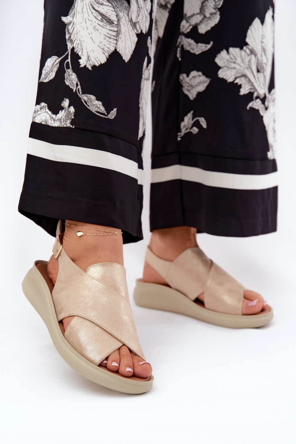 1073157 Buskin model 211362 Step in style