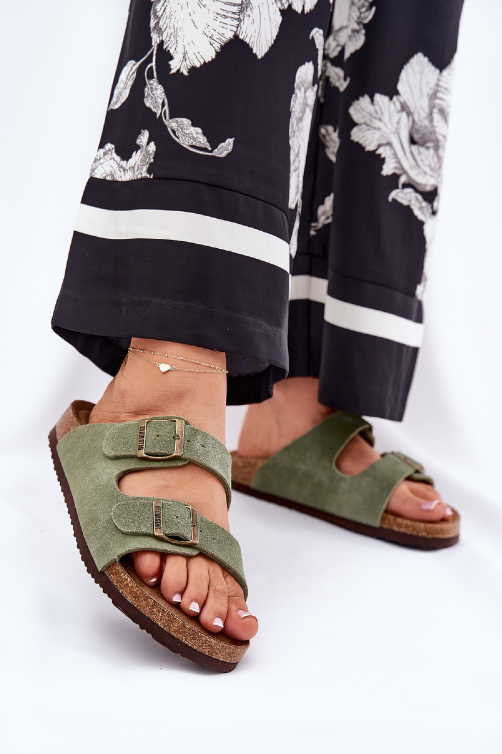 1074087 Flip-flops model 211683 Step in style
