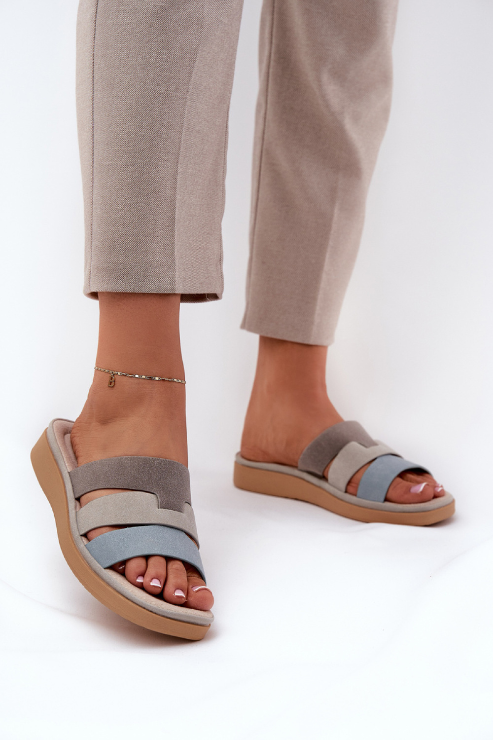 1074105 Flip-flops model 211689 Step in style