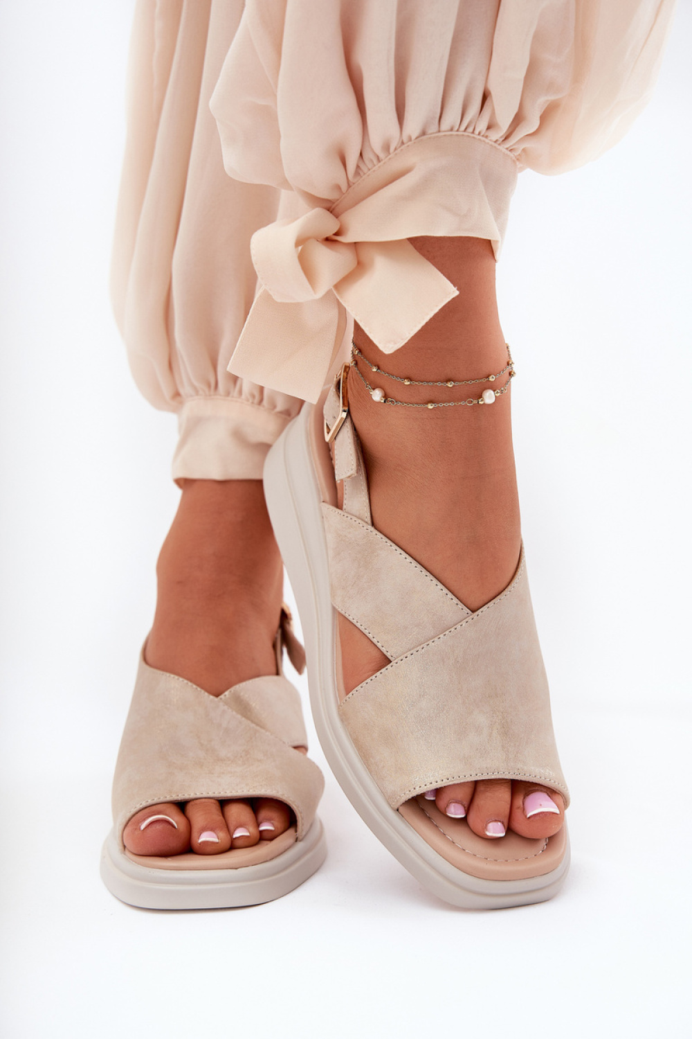 1074852 Buskin model 211942 Step in style