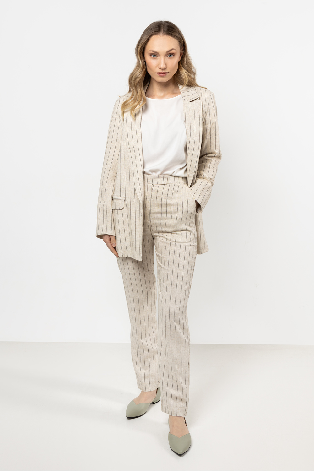 1075541 Women trousers model 212185 awama