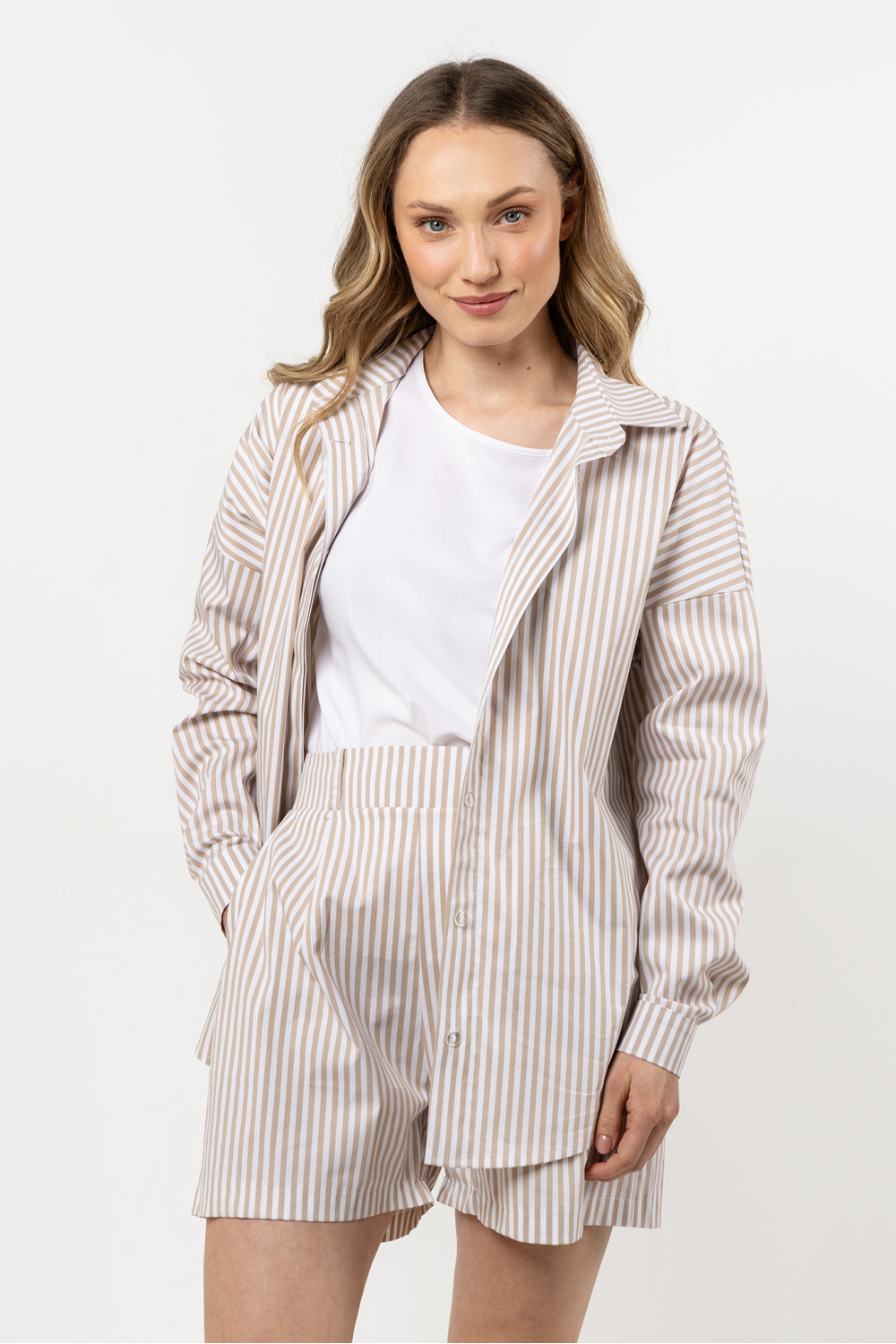 1075592 Long sleeve shirt model 212201 awama