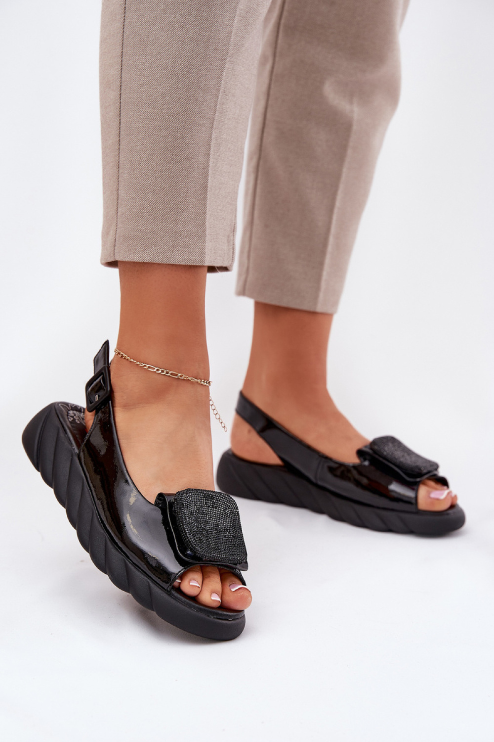 1077819 Buskin model 213002 Step in style
