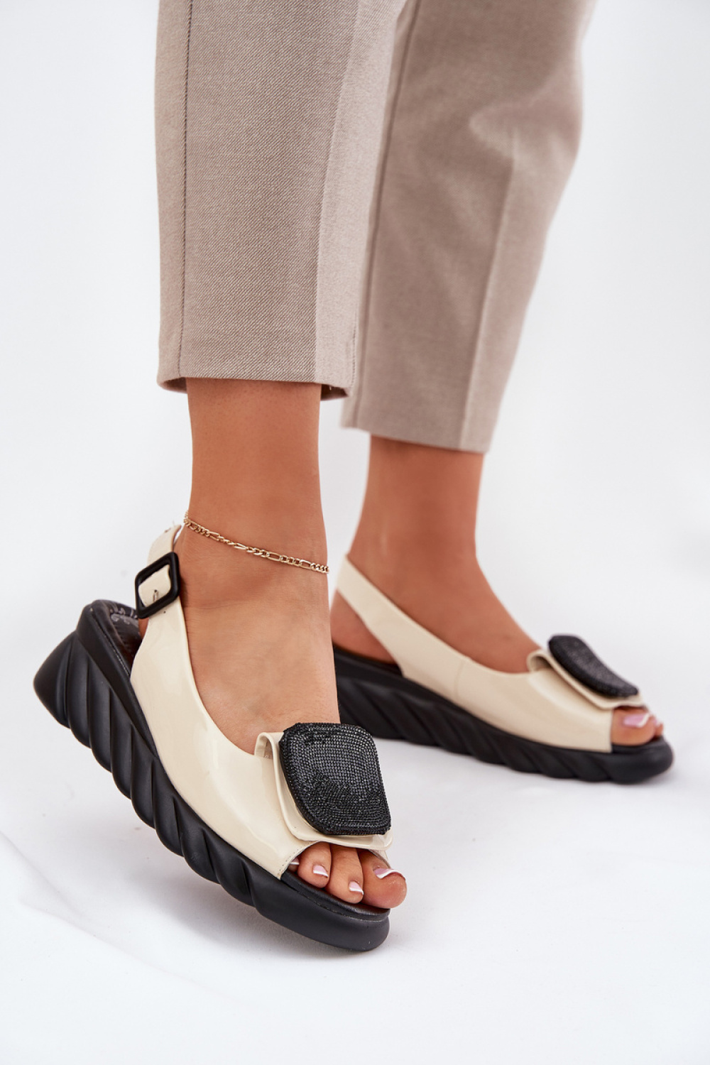 1077822 Buskin model 213003 Step in style