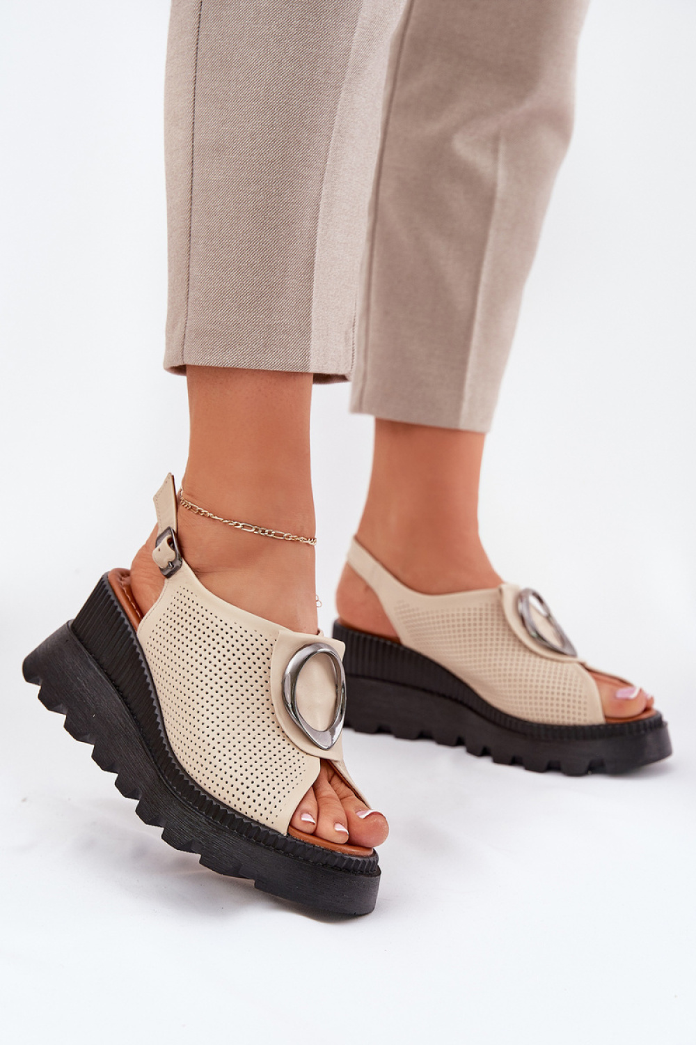1077828 Buskin model 213005 Step in style
