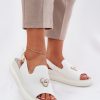 1077831 Buskin model 213006 Step in style