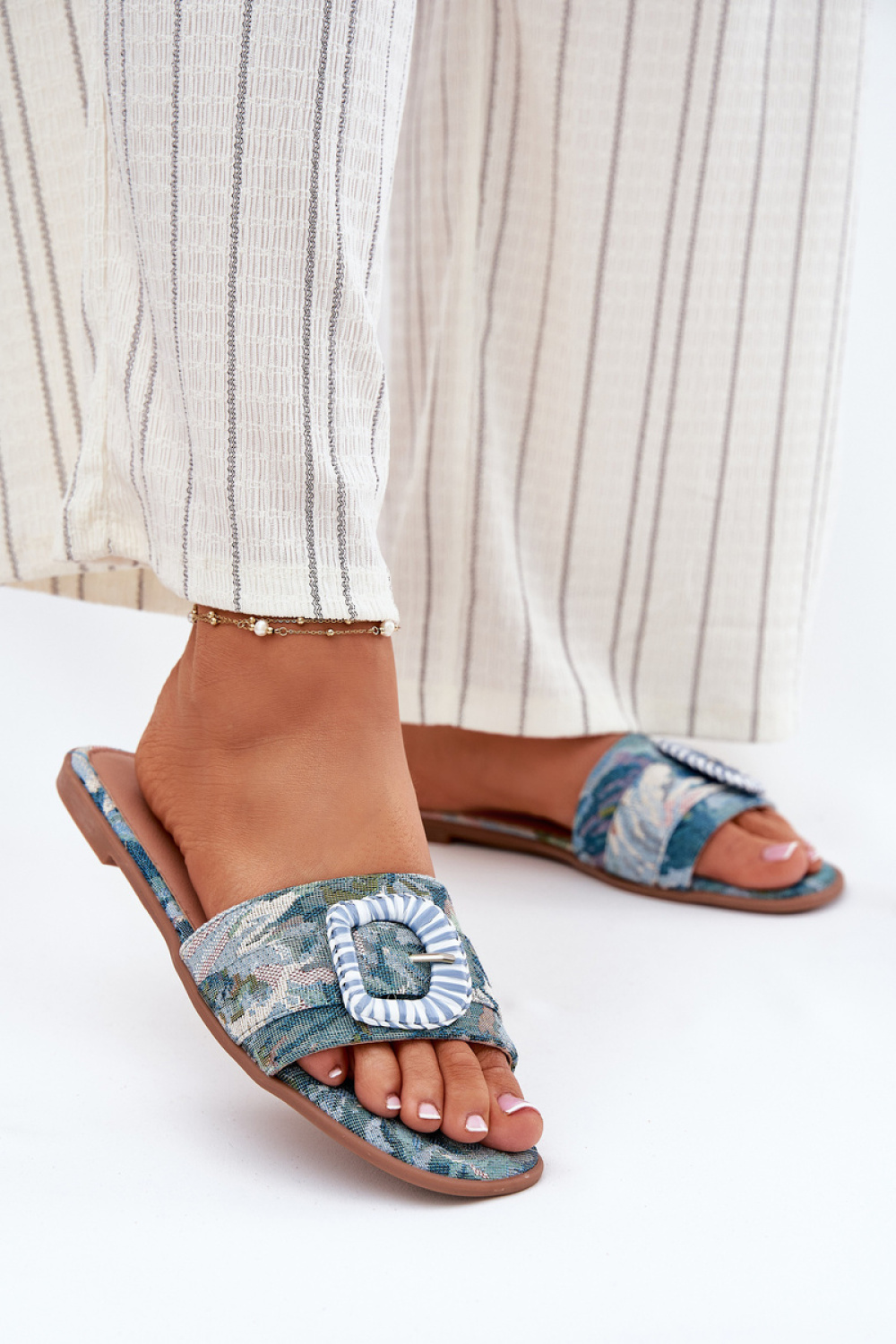 1080766 Flip-flops model 213962 Step in style