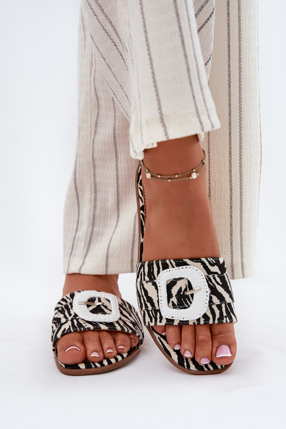 1080775 Flip-flops model 213965 Step in style