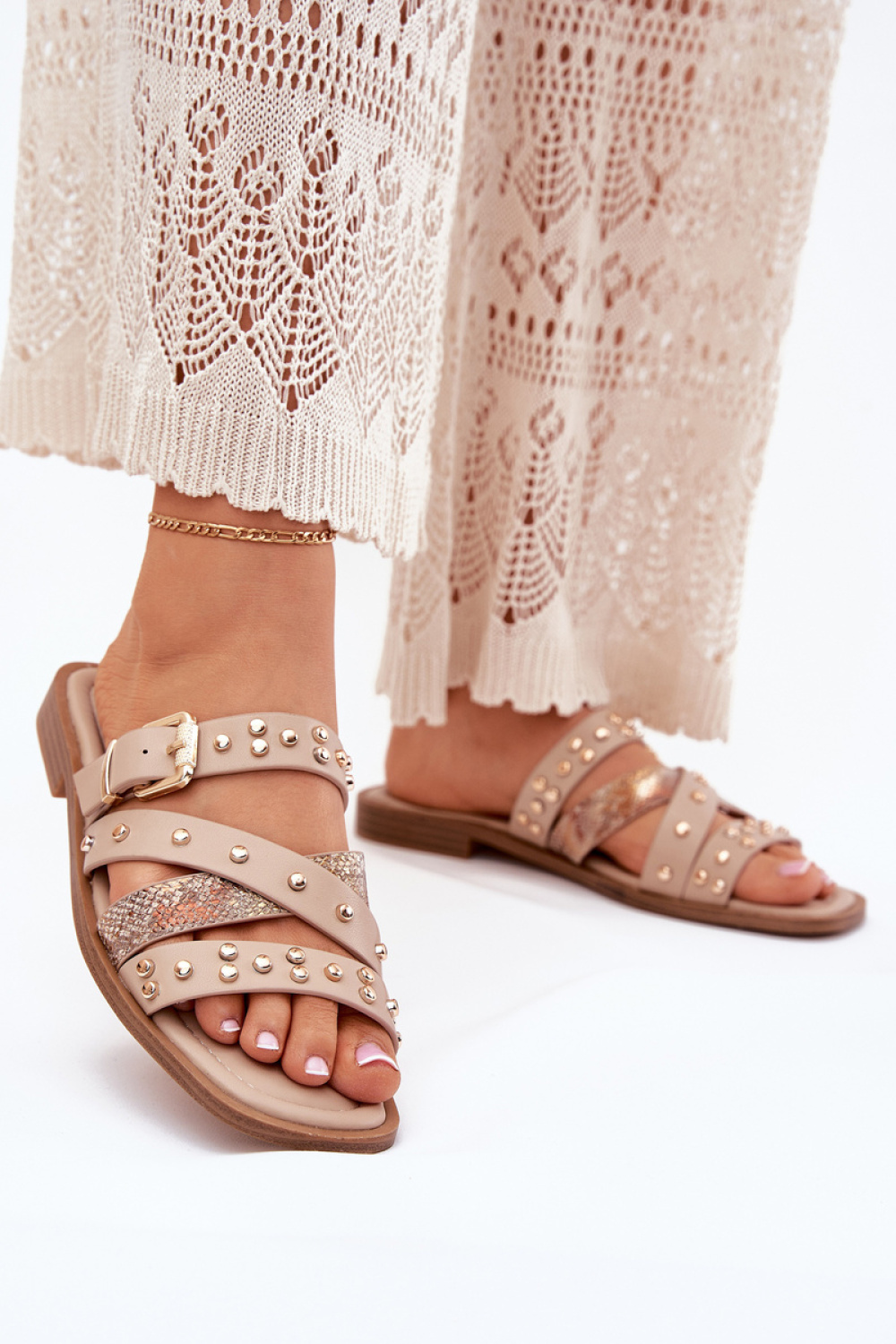 1081328 Flip-flops model 214137 Step in style