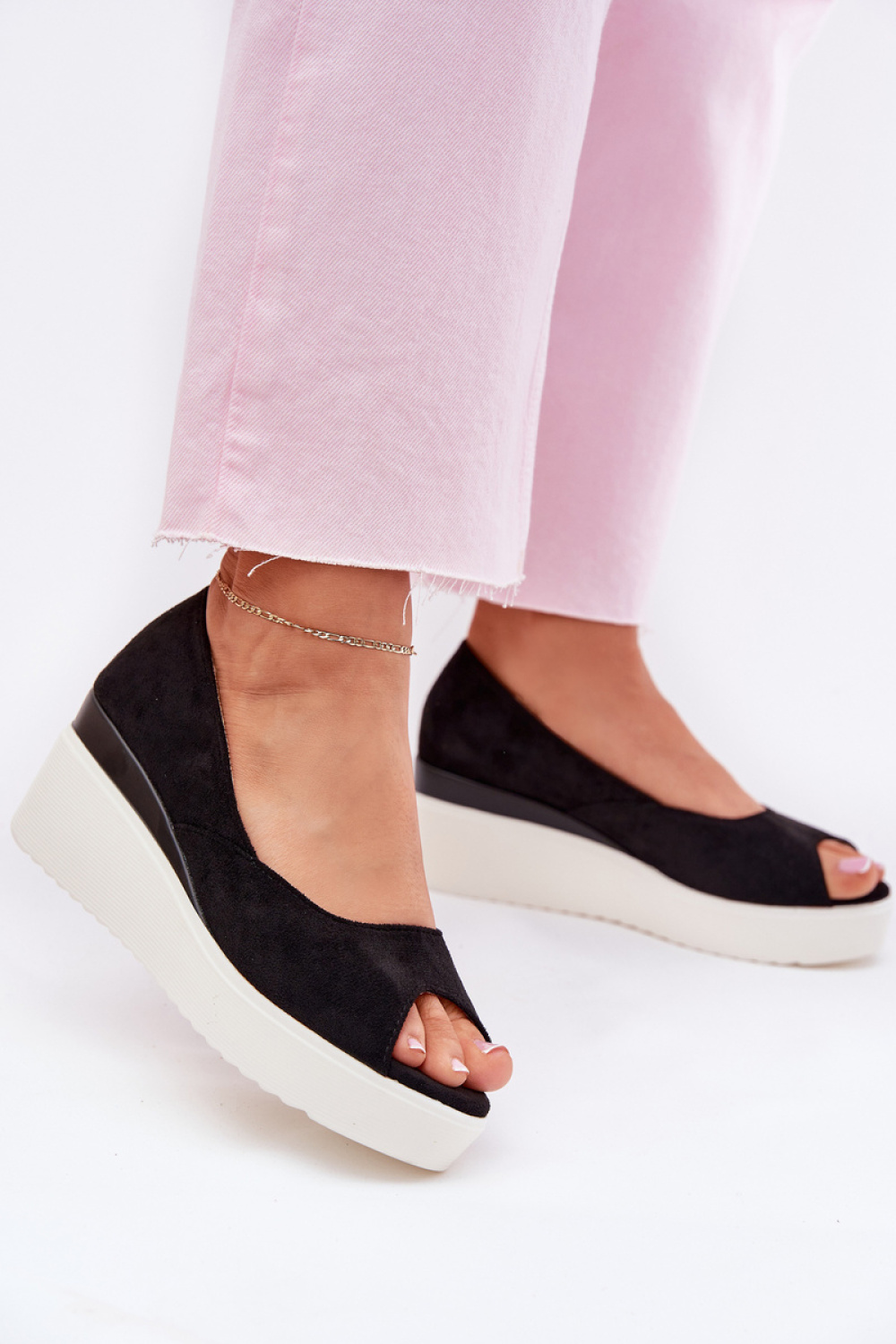 1084181 Buskin model 214986 Step in style