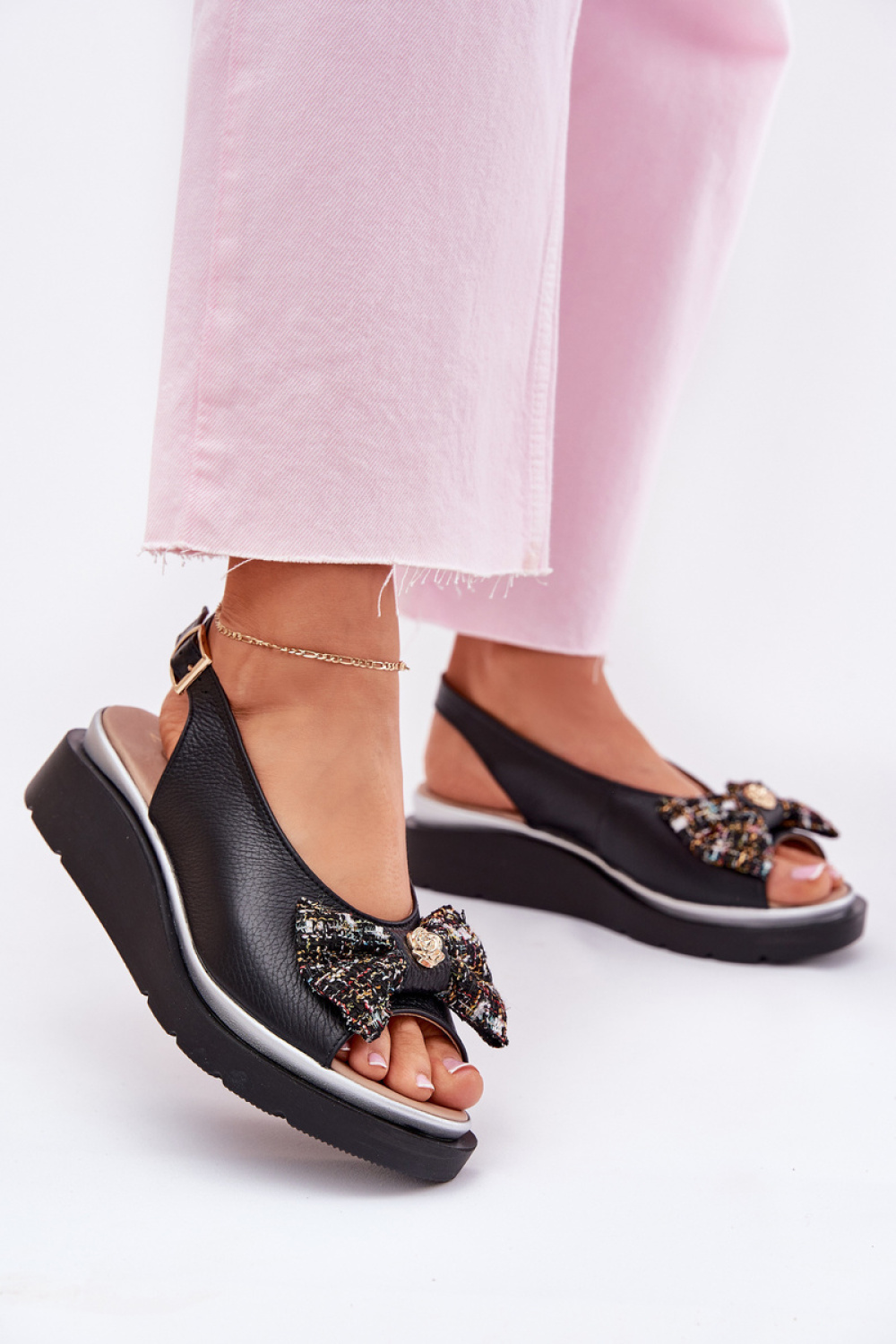 1084214 Buskin model 214997 Step in style