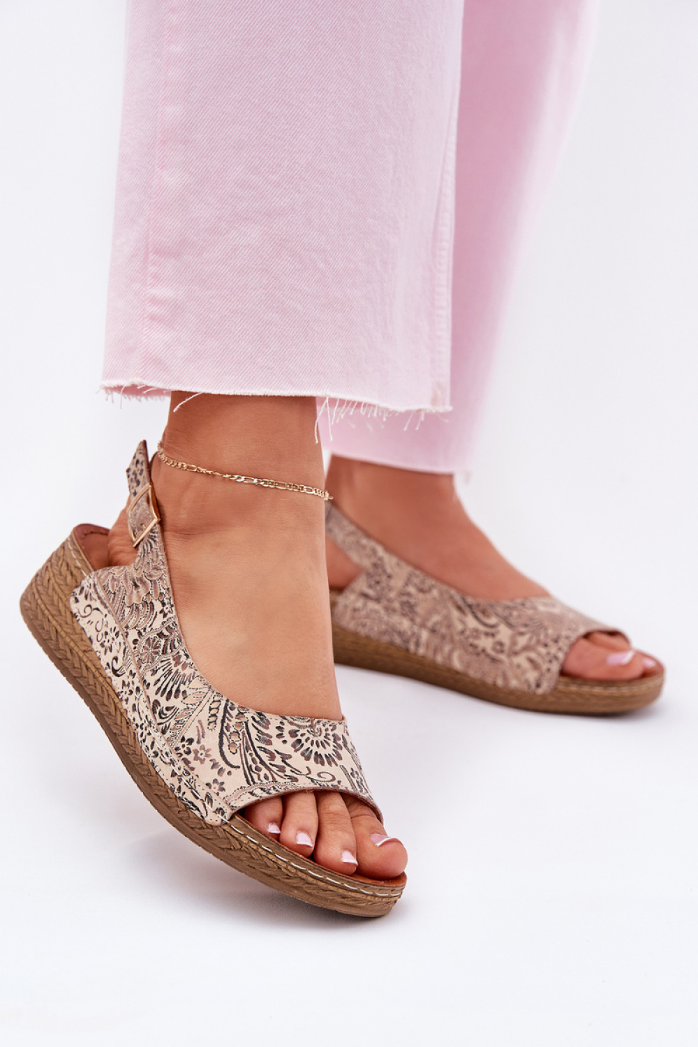1084277 Buskin model 215018 Step in style