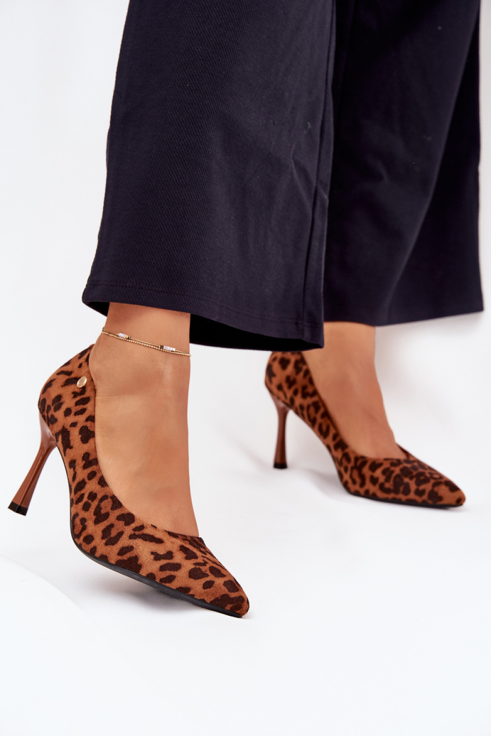 1088187 High heels model 216316 Step in style