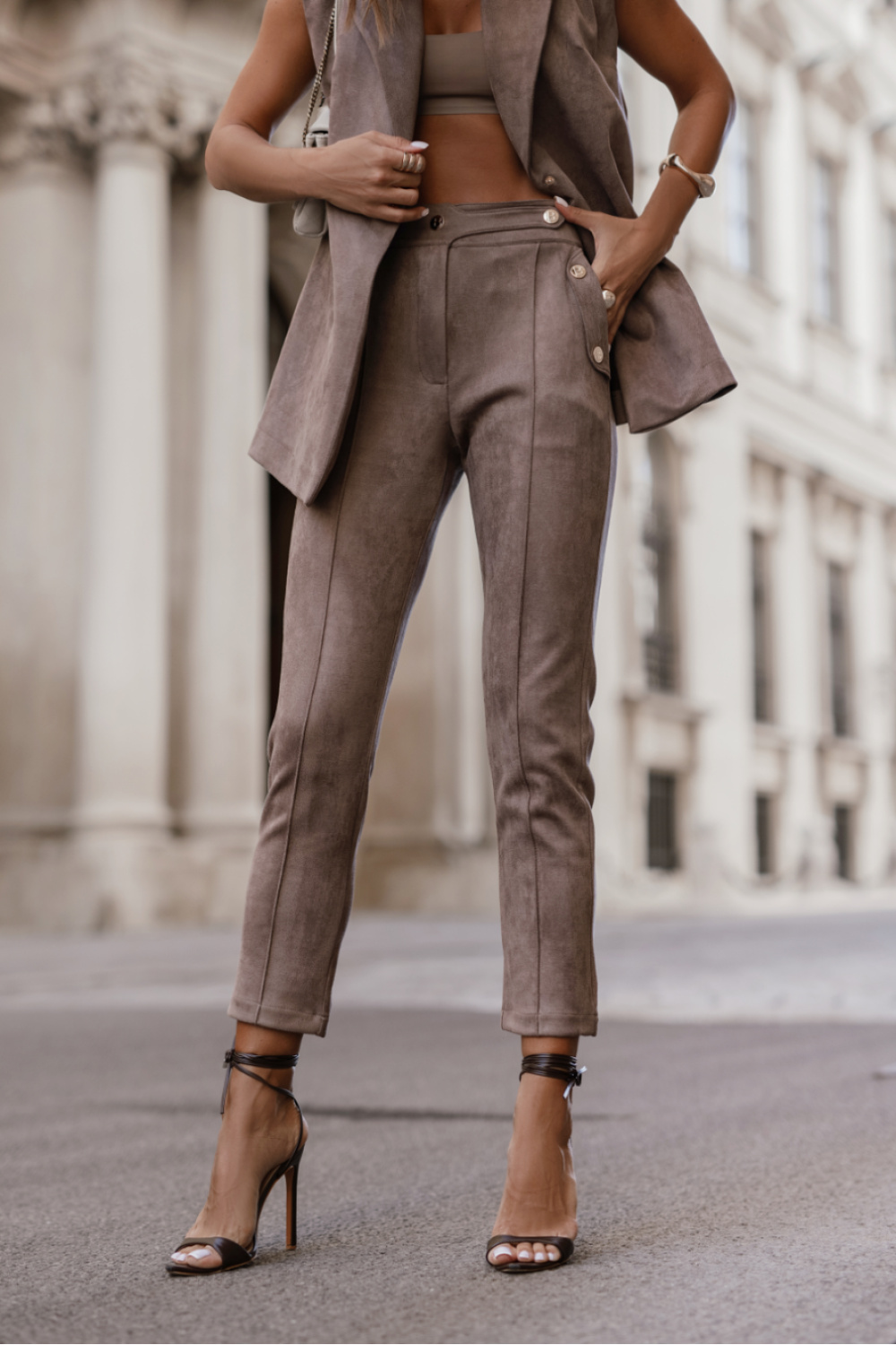 1095059 Women trousers model 218575 LaBalancia
