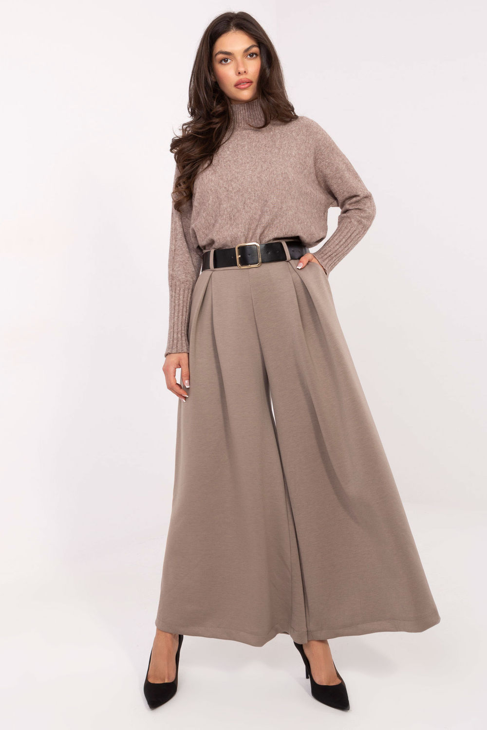 1099524 Women trousers model 220012 Italy Moda
