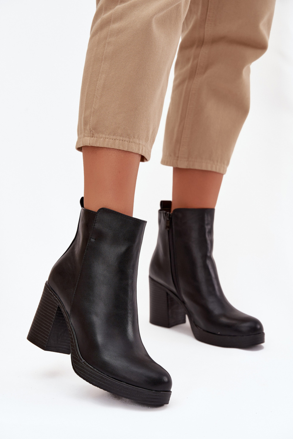 1101621 Heel boots model 220709 Step in style
