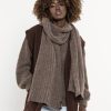 1102016 Shawl model 220843 awama
