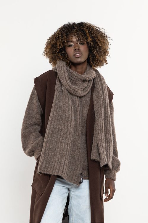 1102016 Shawl model 220843 awama