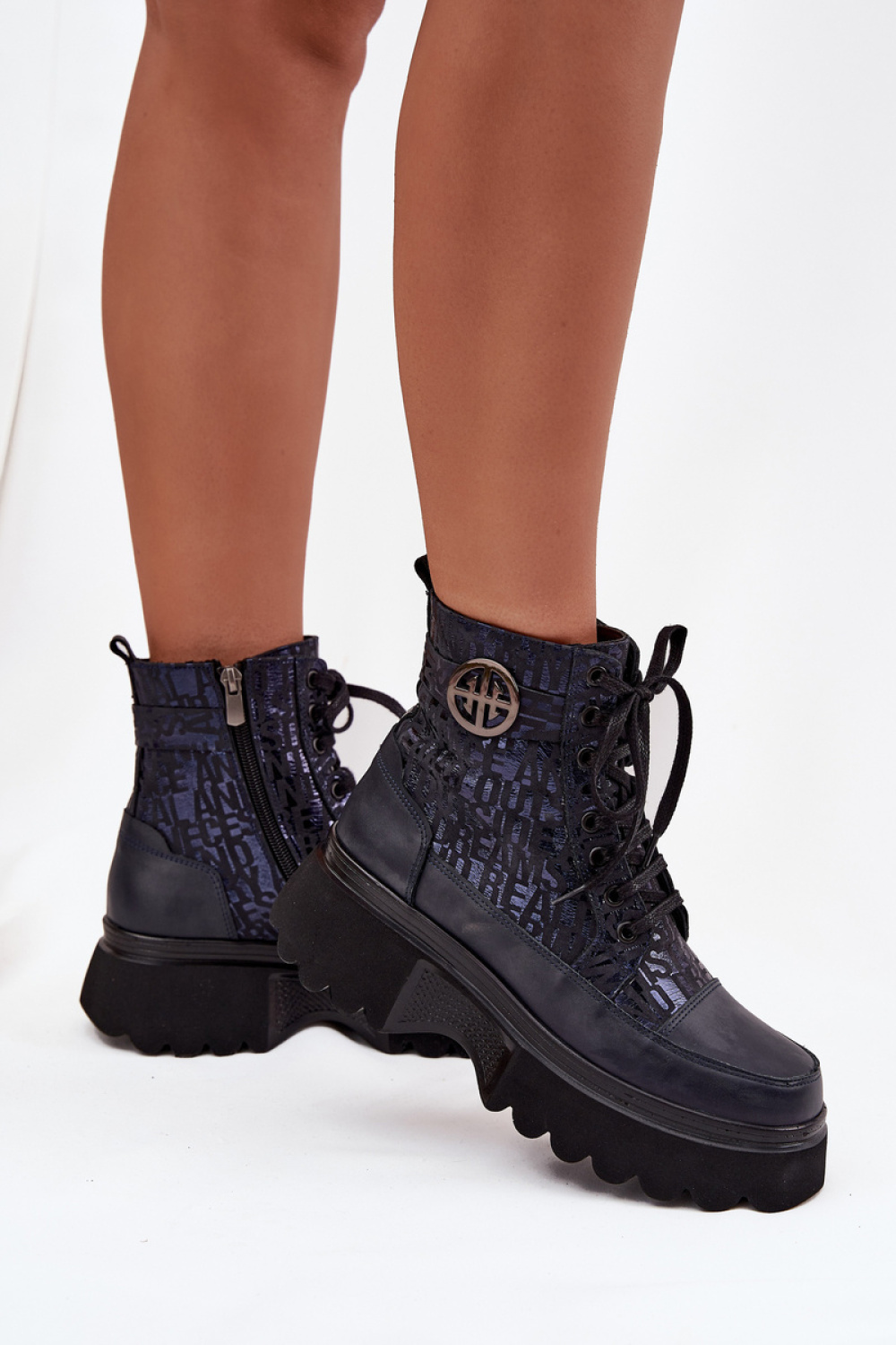 1109142 Platform boots model 222950 Step in style