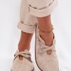 1112207 Barefoot model 223856 Step in style