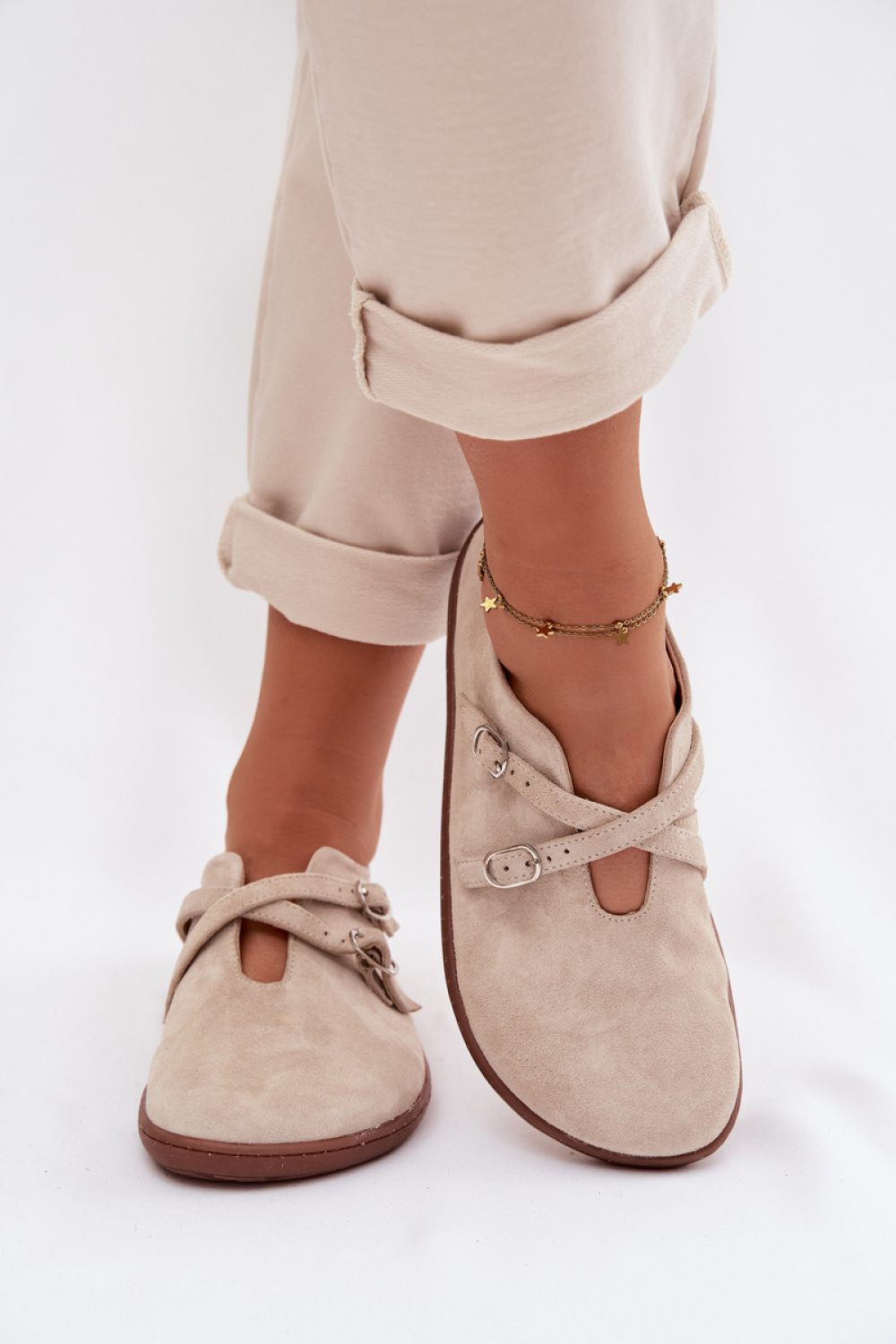 1112207 Barefoot model 223856 Step in style