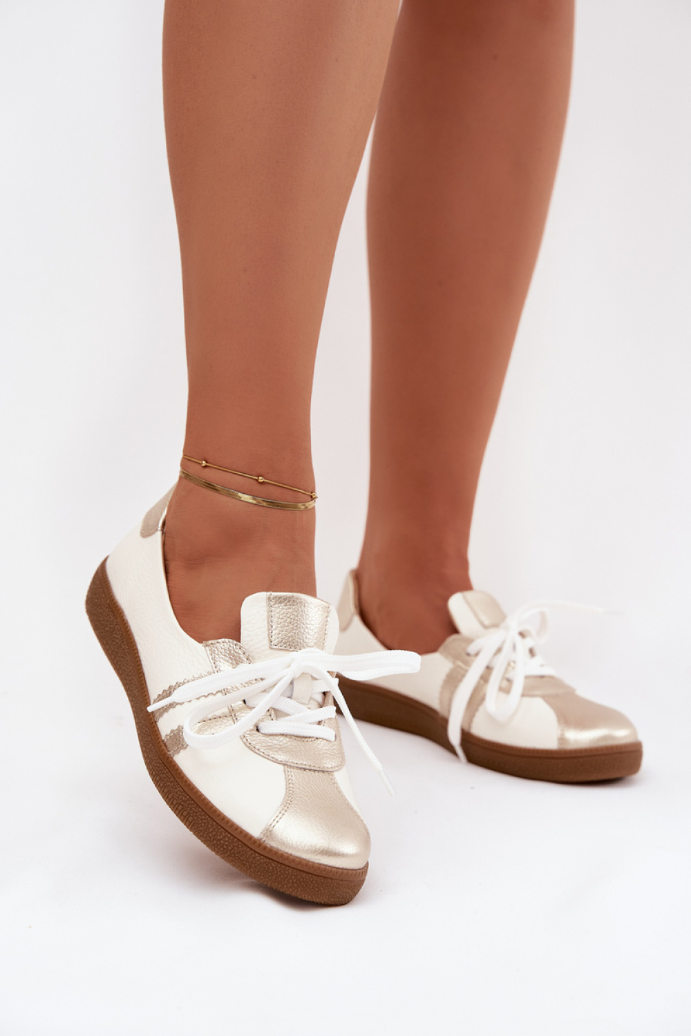 1112210 Barefoot model 223857 Step in style