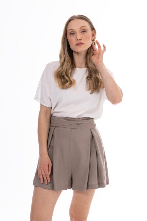 1116925 Shorts model 225293 awama