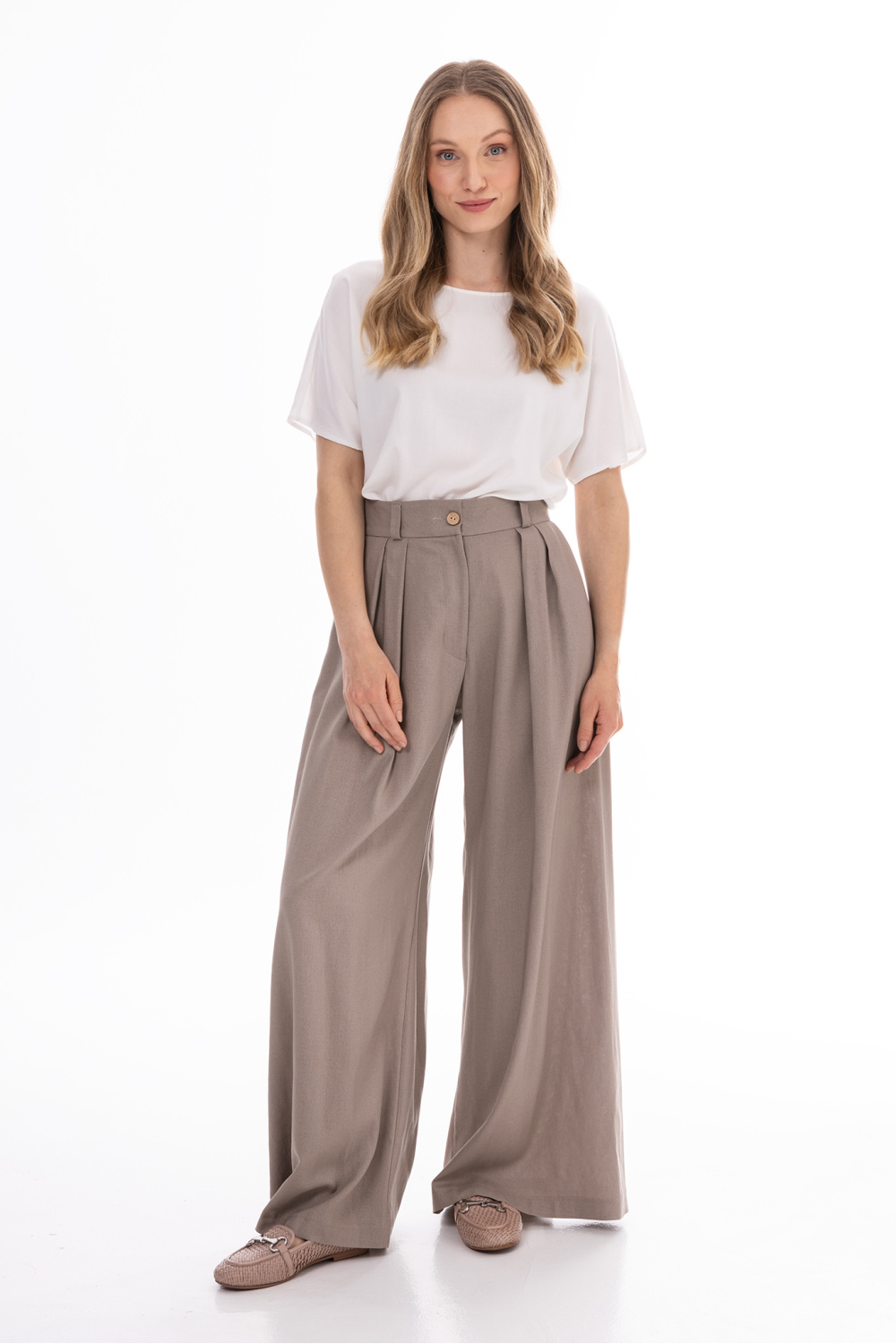1116945 Women trousers model 225299 awama