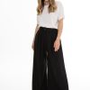 Women trousers model 225300 awama