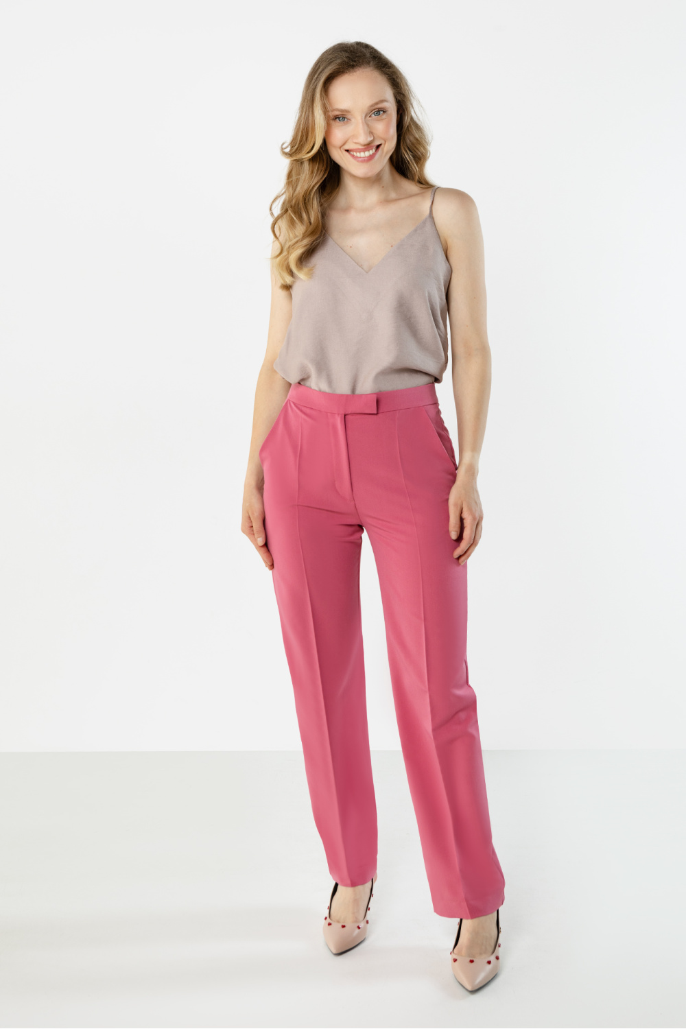 1117018 Women trousers model 225320 awama