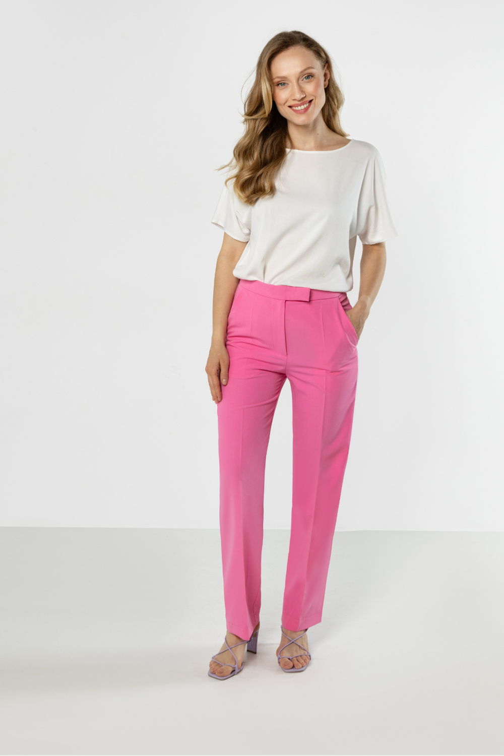 1117021 Women trousers model 225321 awama