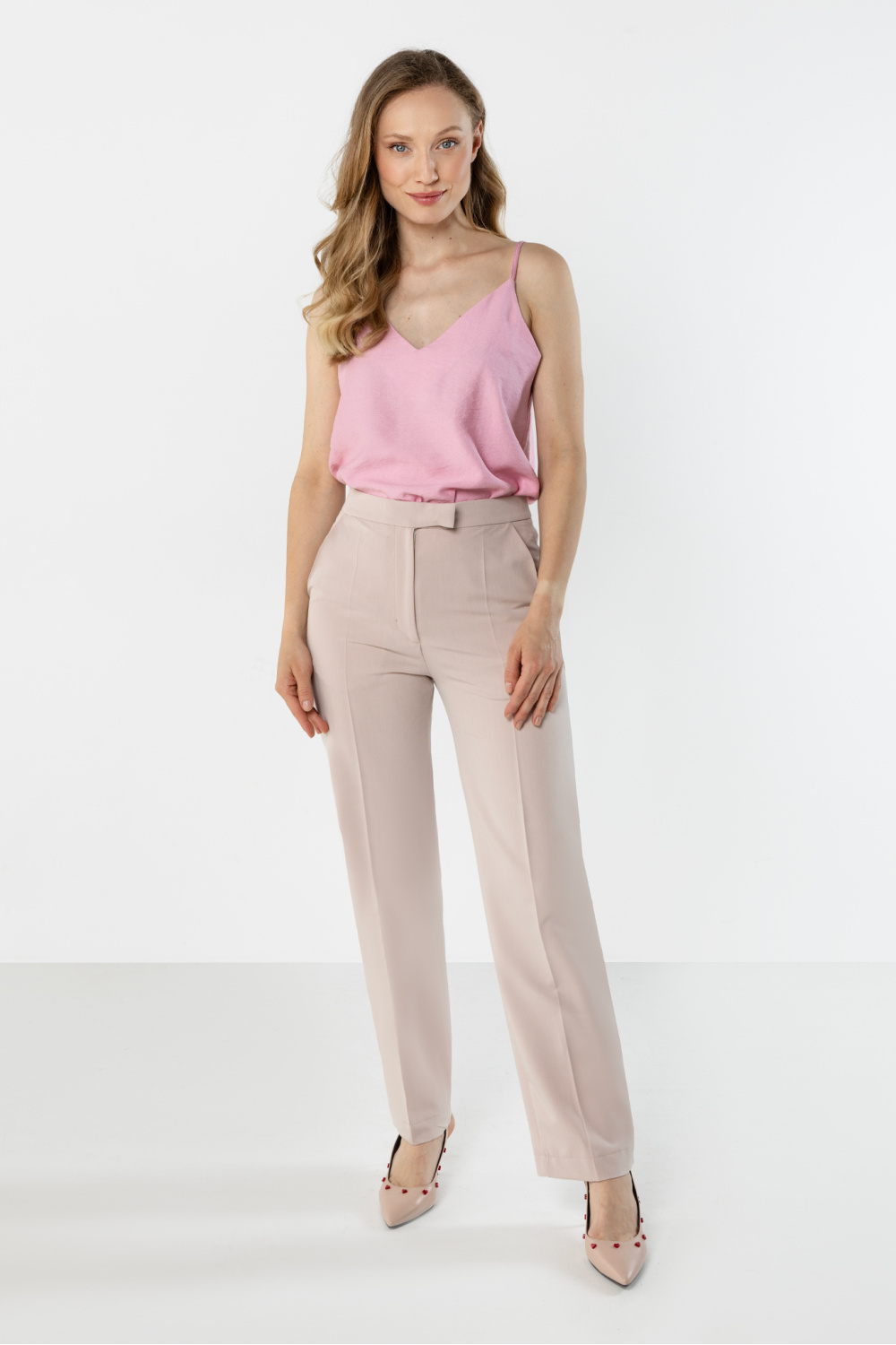 1117024 Women trousers model 225322 awama