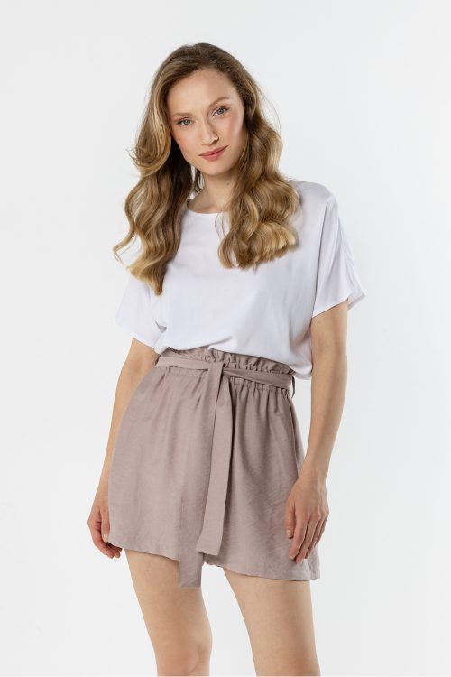 1117035 Shorts model 225325 awama