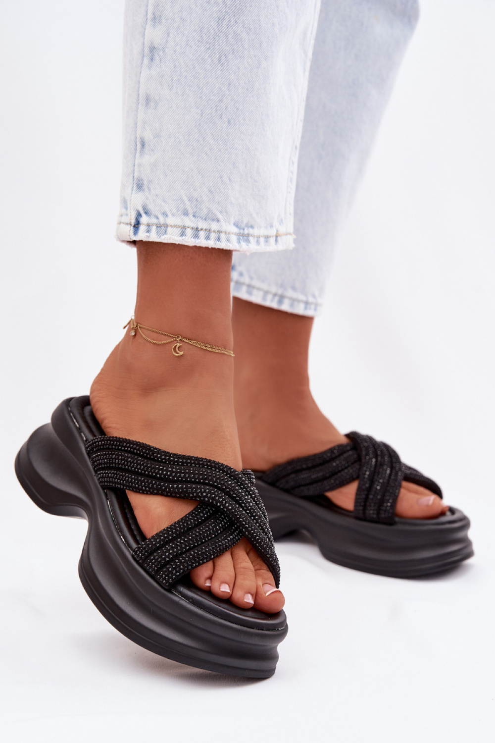 1117179 Flip-flops model 225374 Step in style