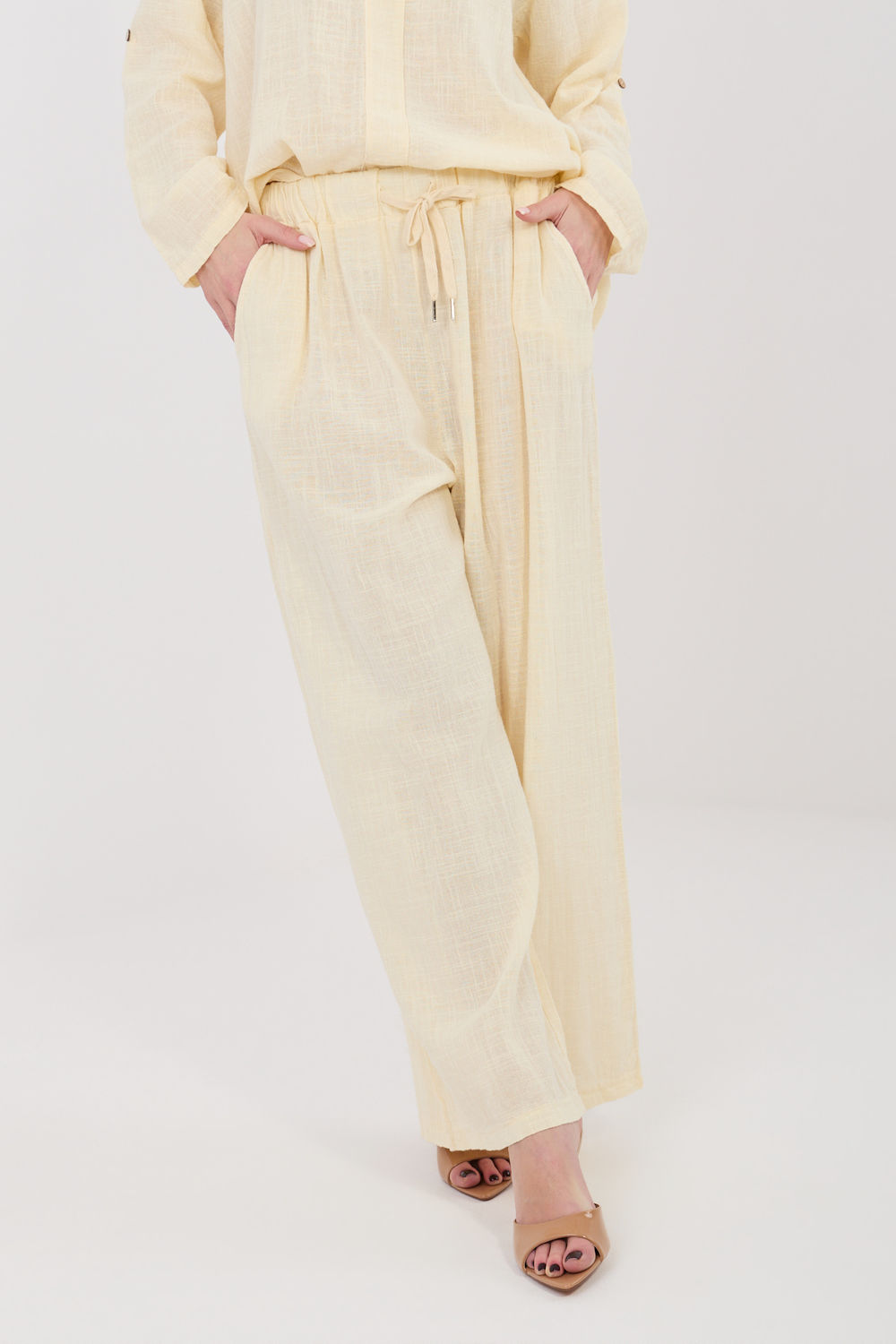 1117569 Women trousers model 225496 Italy Moda