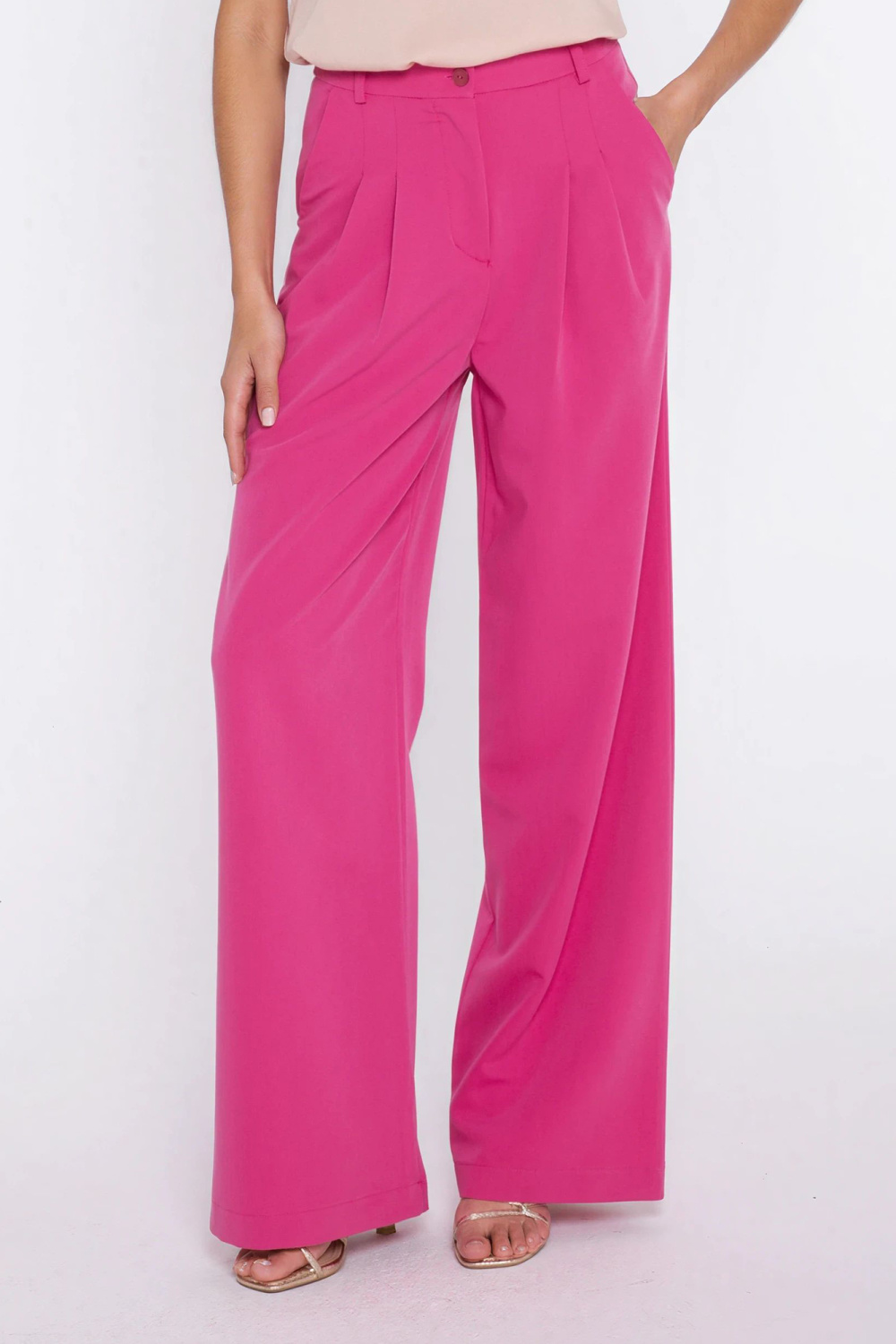 1120566 Women trousers model 226423 Nife